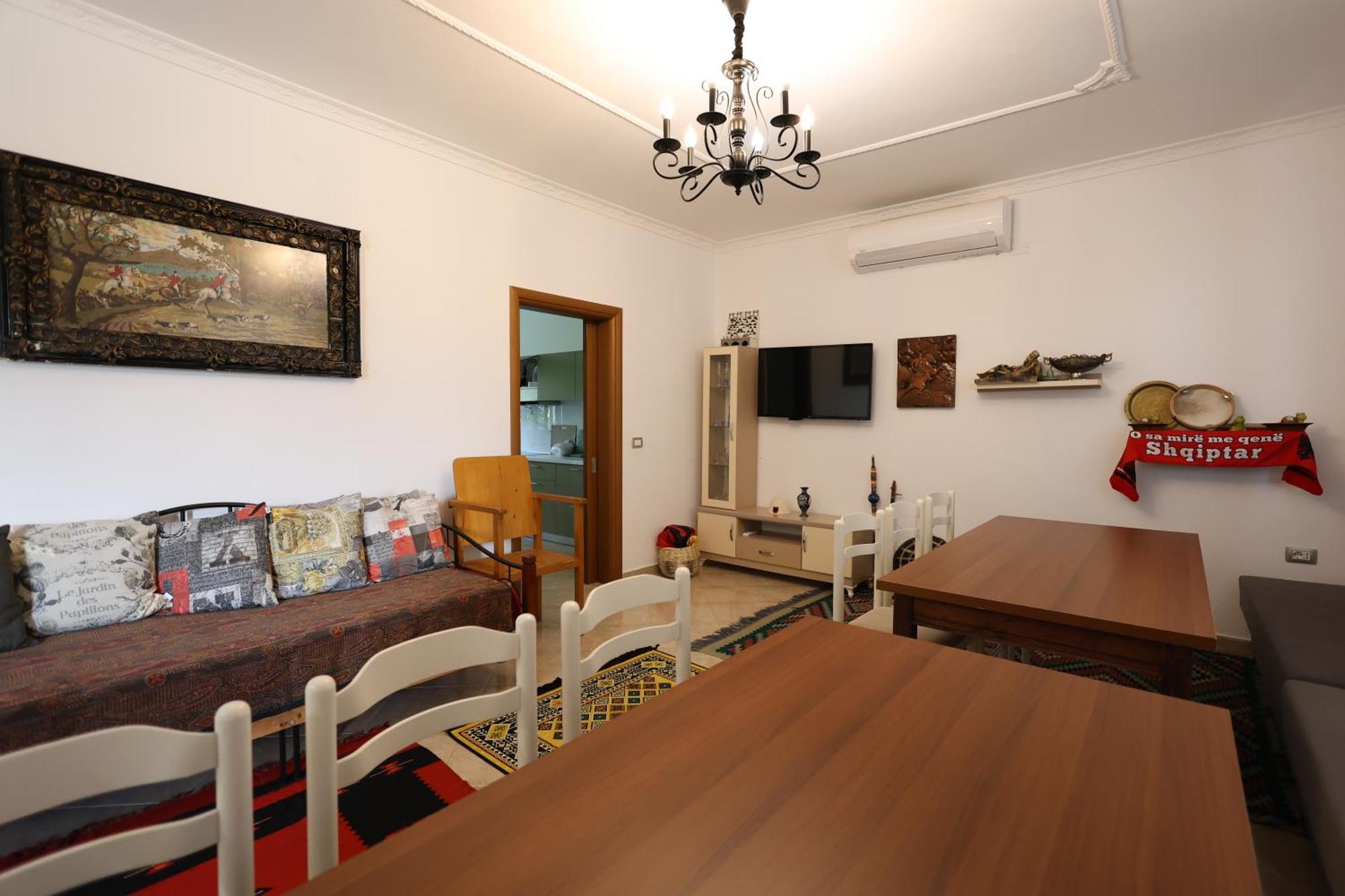 Baza Hostel - Swimming Pool Berat Ngoại thất bức ảnh