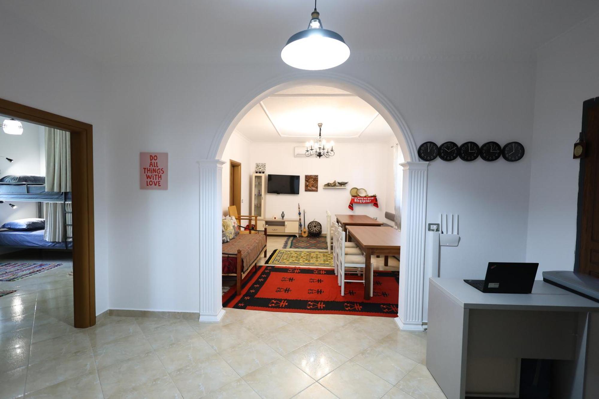 Baza Hostel - Swimming Pool Berat Ngoại thất bức ảnh