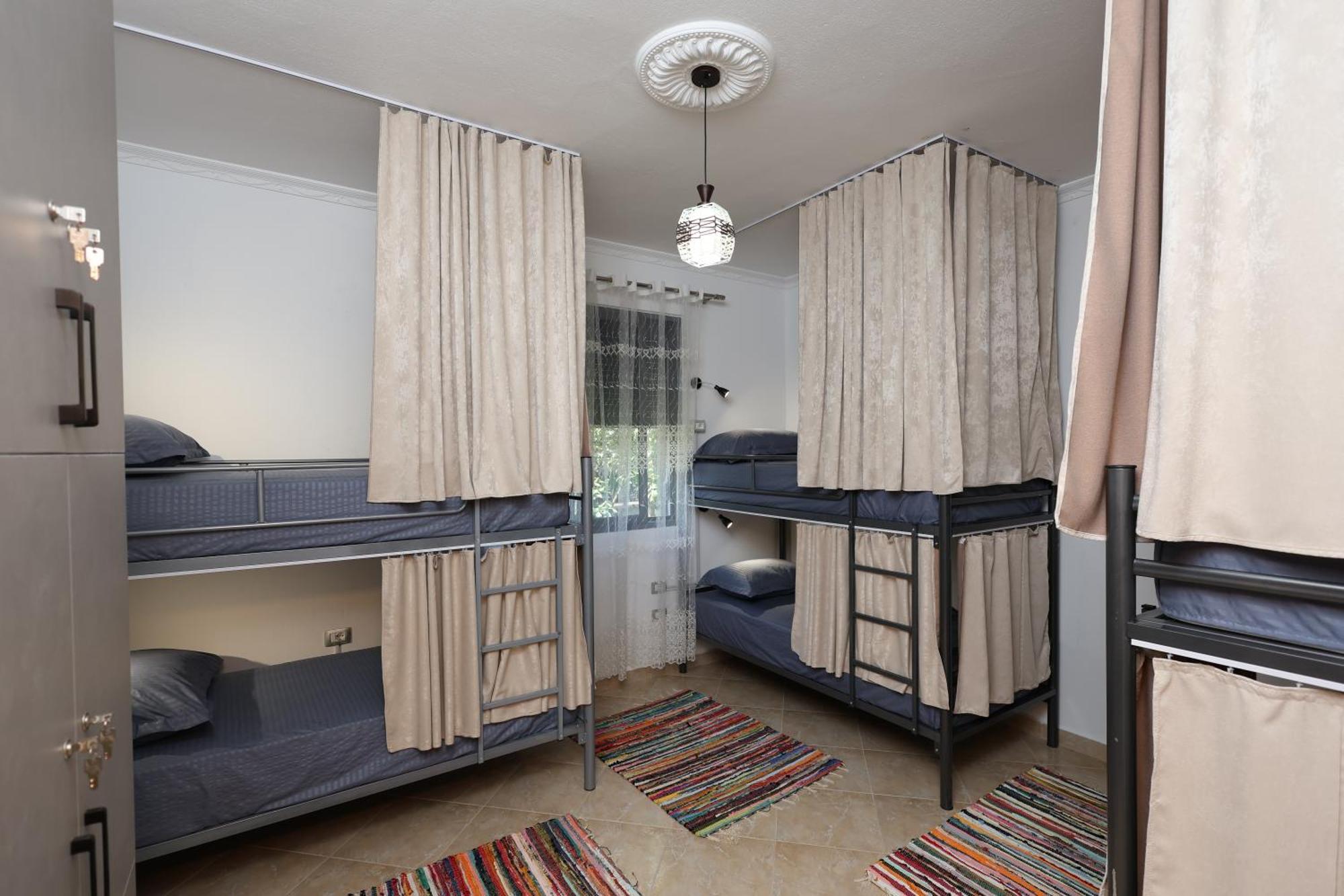 Baza Hostel - Swimming Pool Berat Ngoại thất bức ảnh
