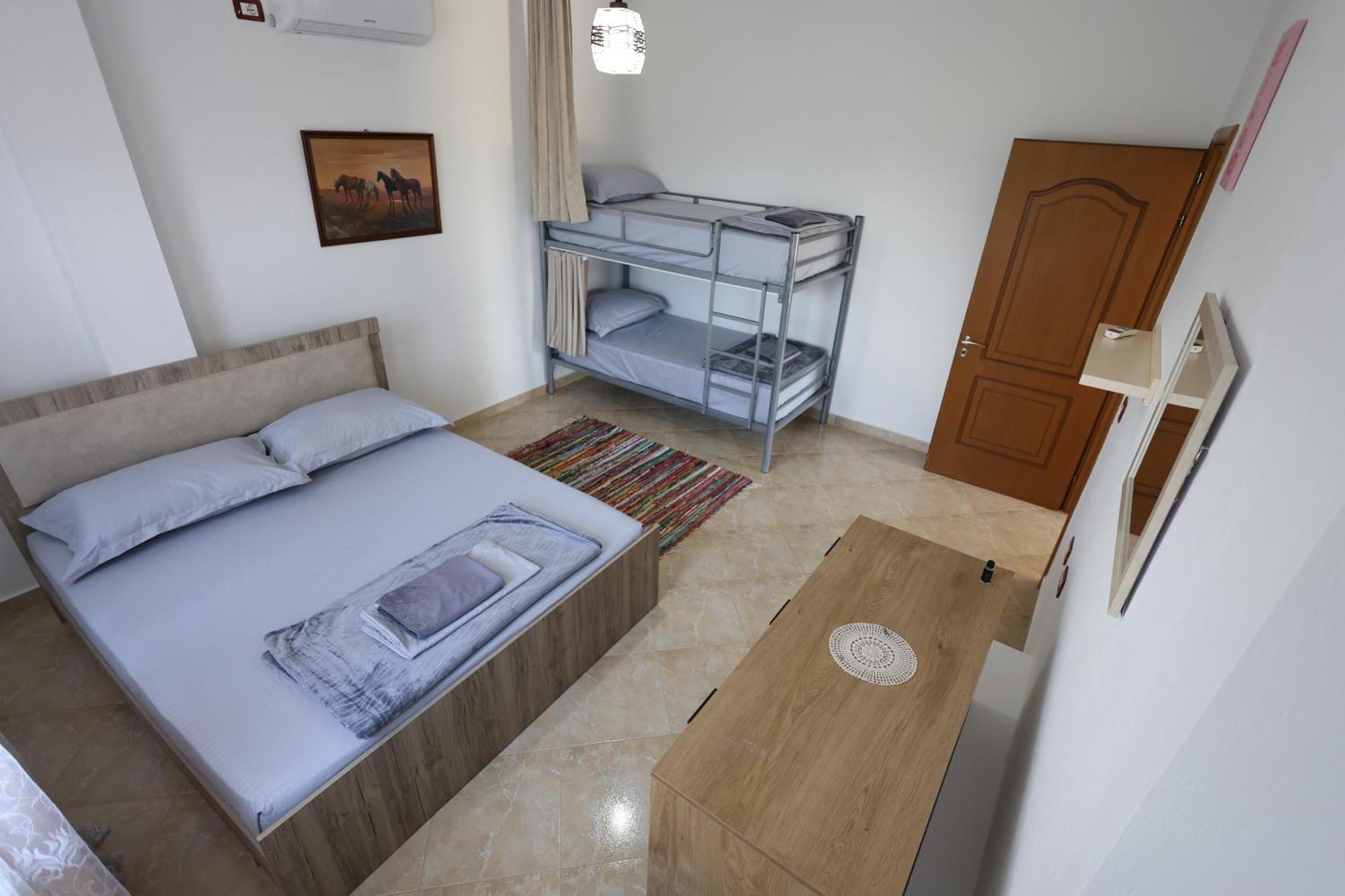 Baza Hostel - Swimming Pool Berat Ngoại thất bức ảnh