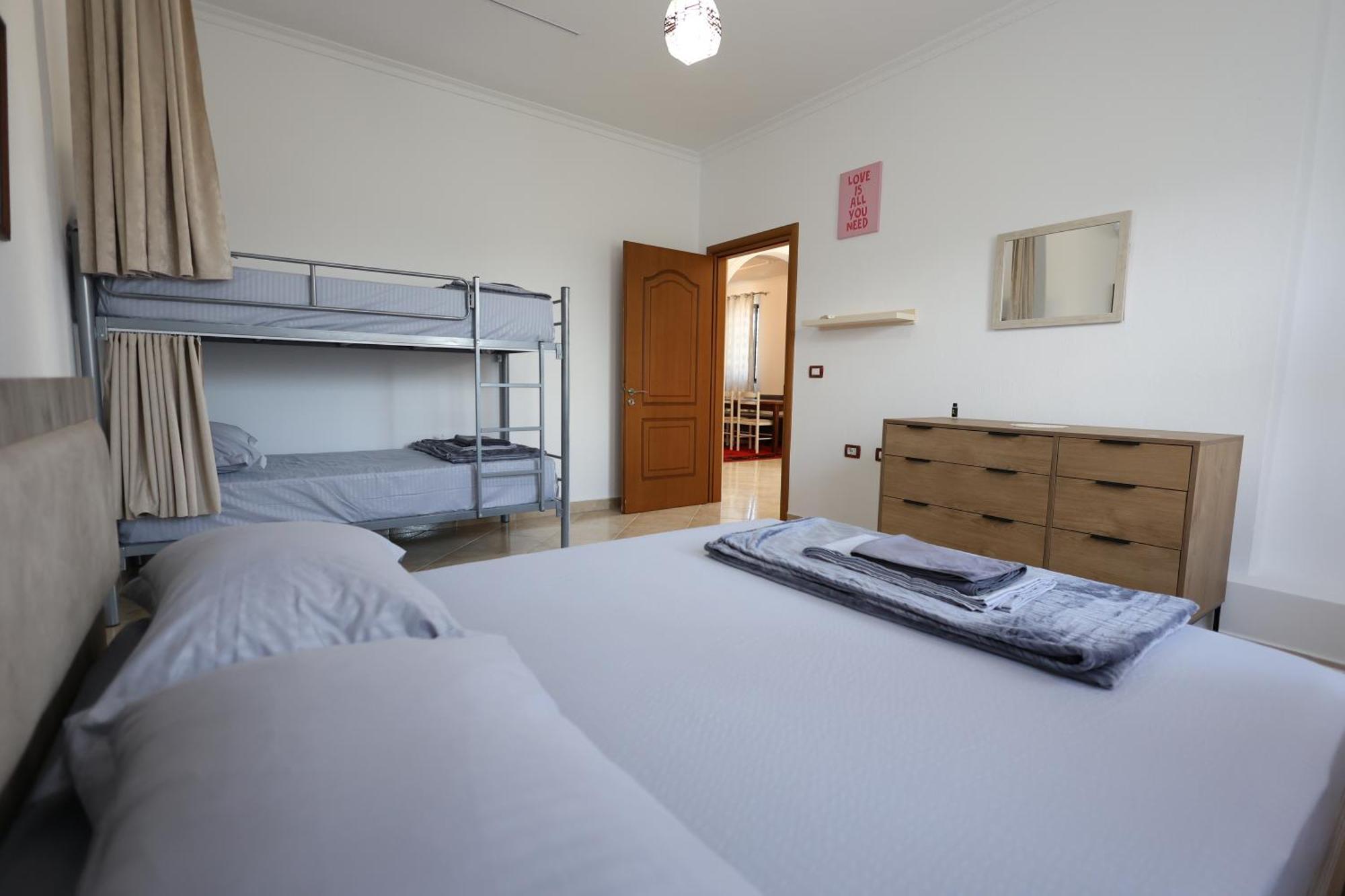 Baza Hostel - Swimming Pool Berat Ngoại thất bức ảnh
