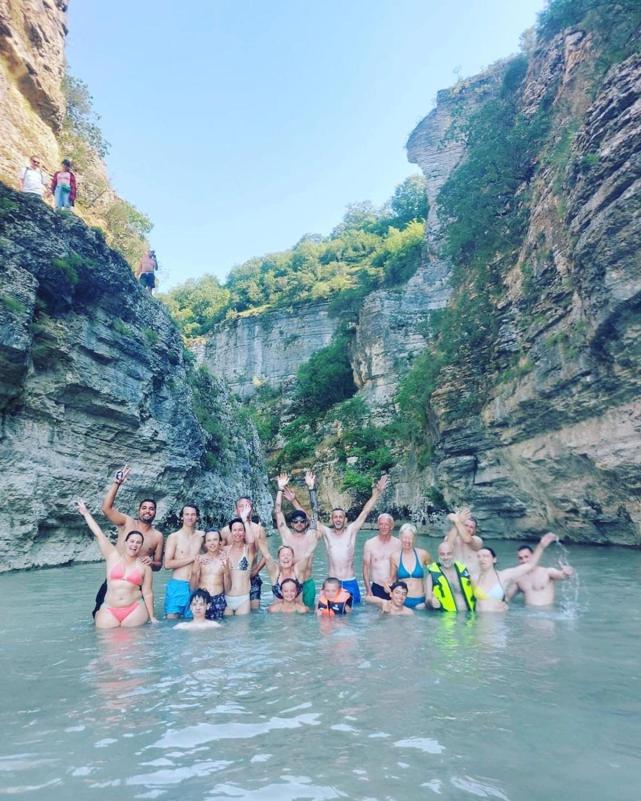 Baza Hostel - Swimming Pool Berat Ngoại thất bức ảnh