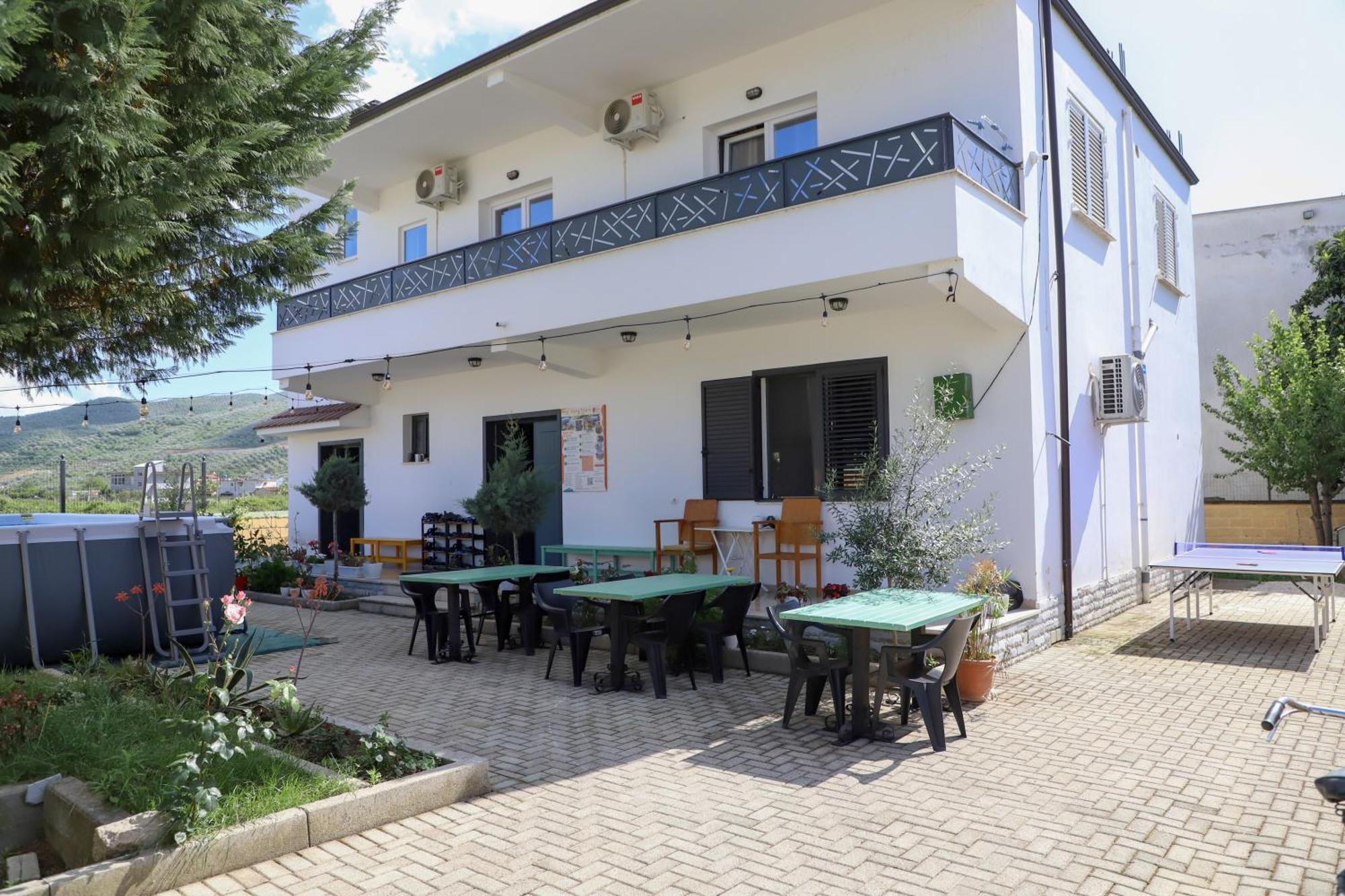 Baza Hostel - Swimming Pool Berat Ngoại thất bức ảnh