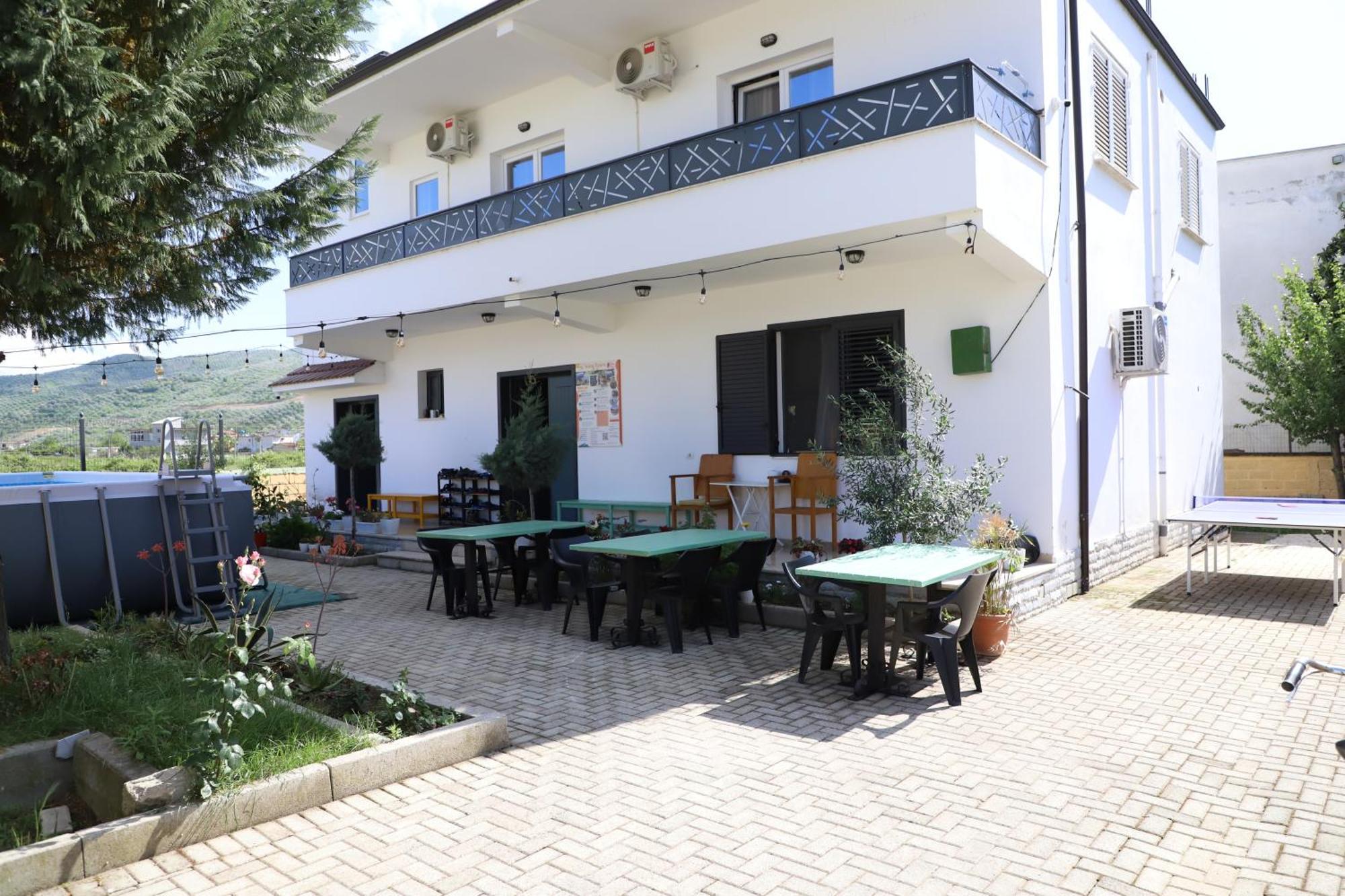 Baza Hostel - Swimming Pool Berat Ngoại thất bức ảnh